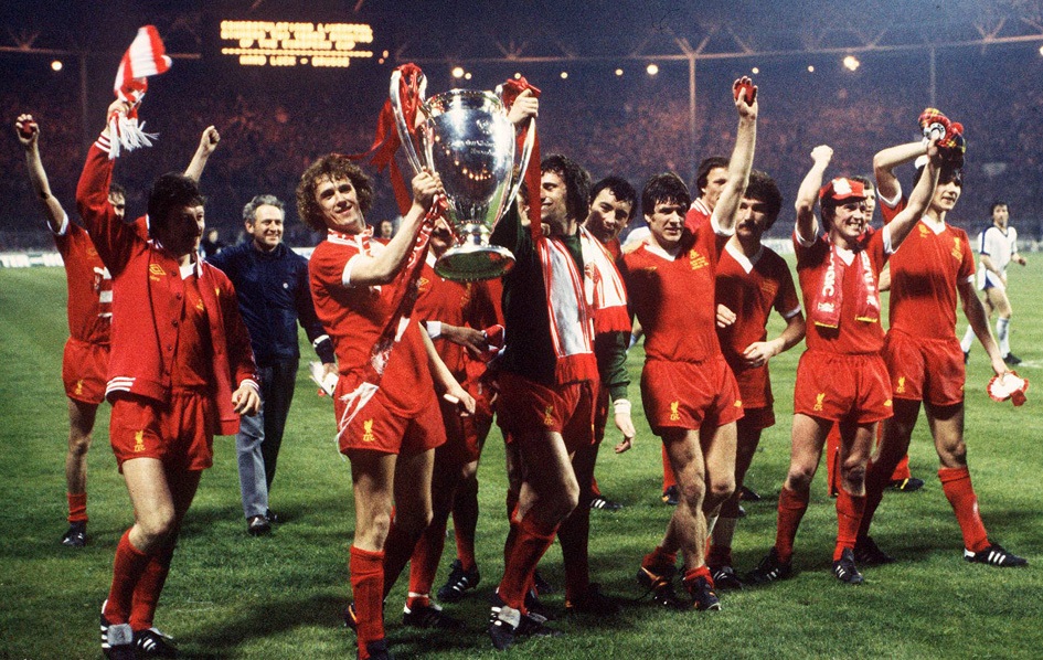 阿贾克斯在欧洲赛事中顽强抗敌