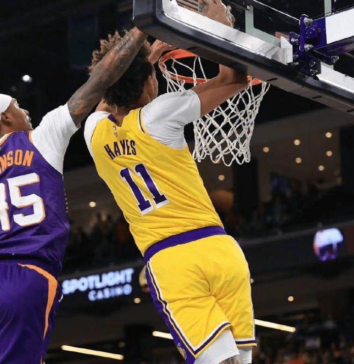 进攻与防守对决让人目不转睛的简单介绍