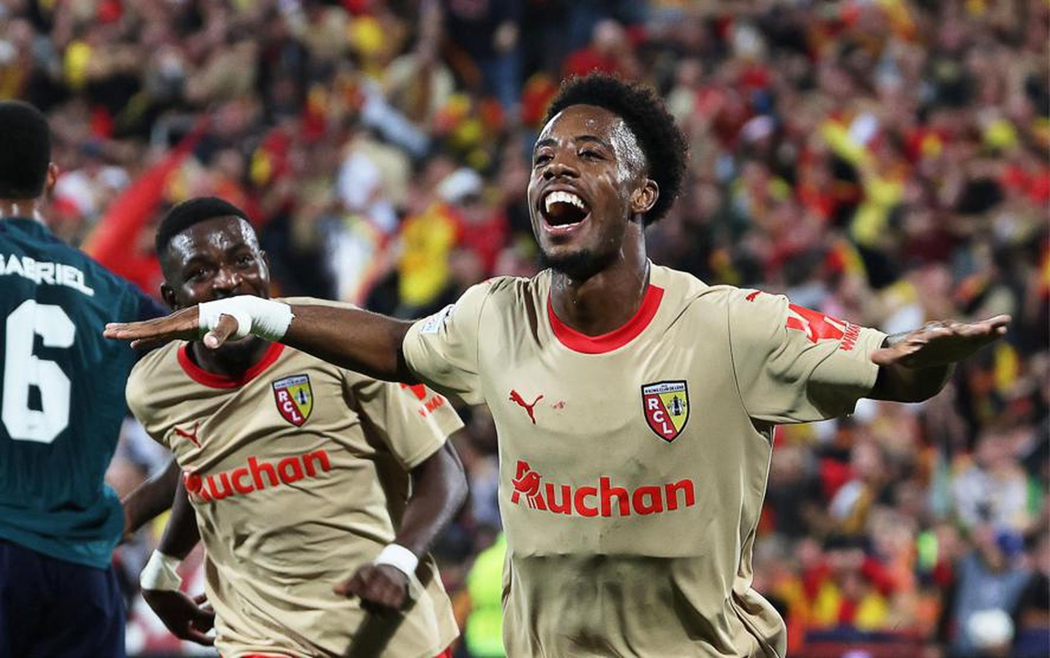 关于贝林厄姆开场5分钟连进两球，国米防线形同虚设！的信息