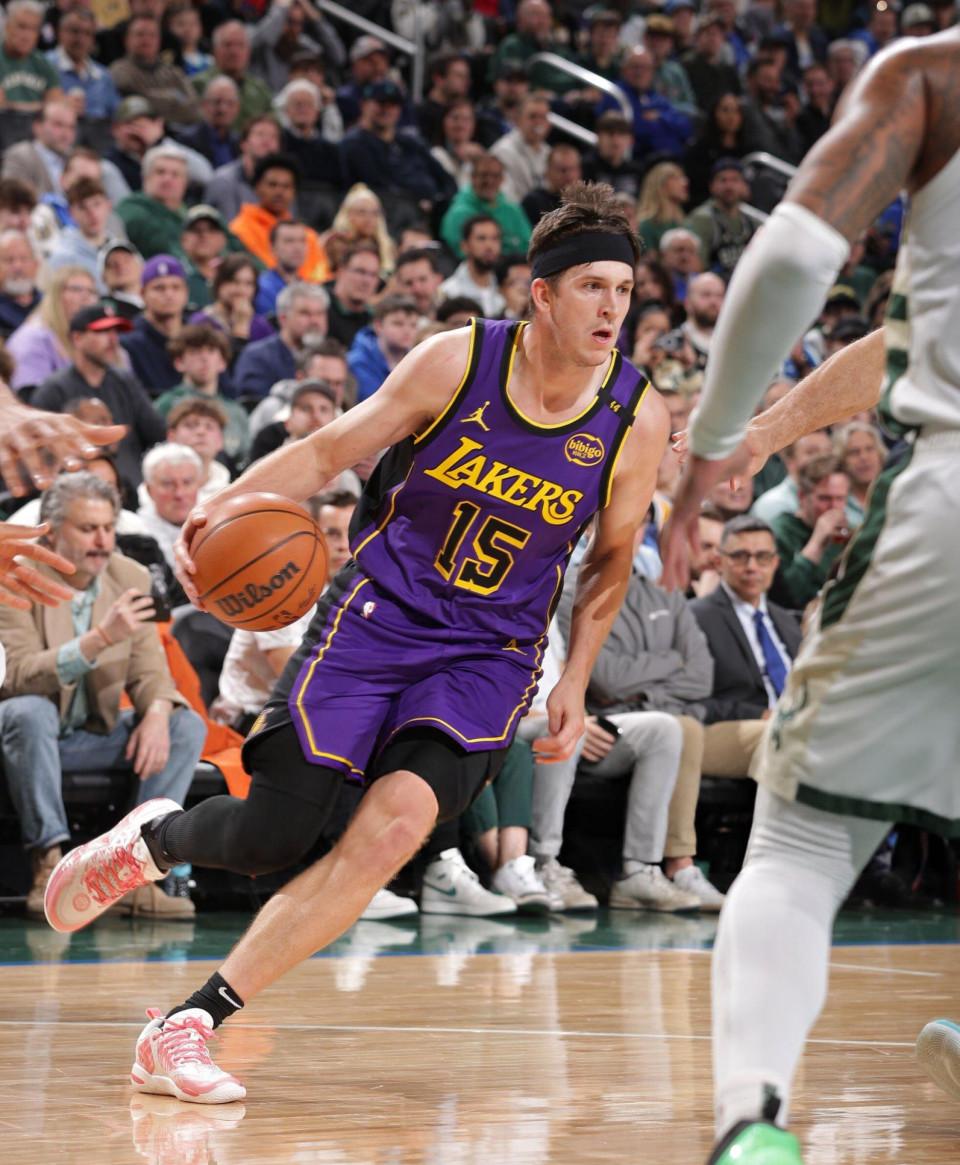 包含TheShy连续三场比赛得分超过赛事规则更新，湖人挑战极限！的词条